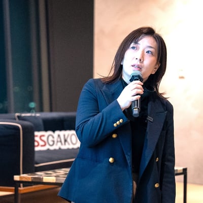 Cardi賞エントリー者として成果発表するベタープレイスの内谷氏